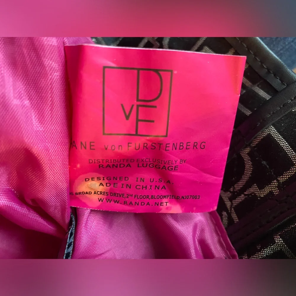☘️Diane Von Furstenberg DVF Randa Bucket Tote Bag. Office/carry on/overnight - Picture 9 of 11
